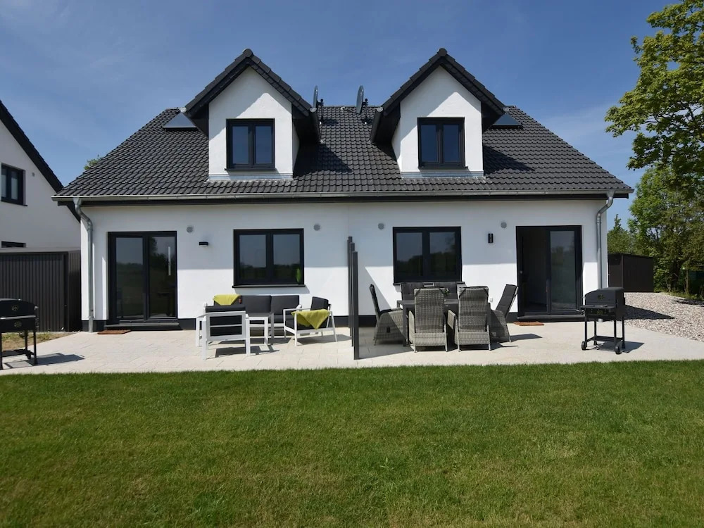 Stylish Holiday Home in Kuhlungsborn near Sea