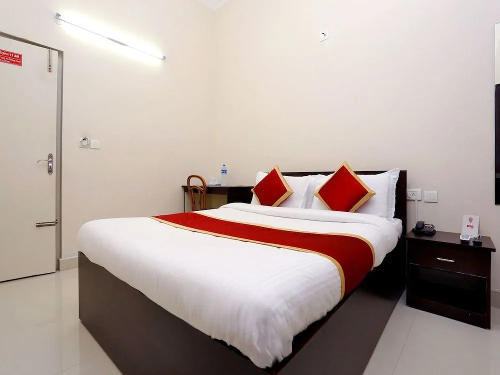 OYO 9118 Saravana Inn