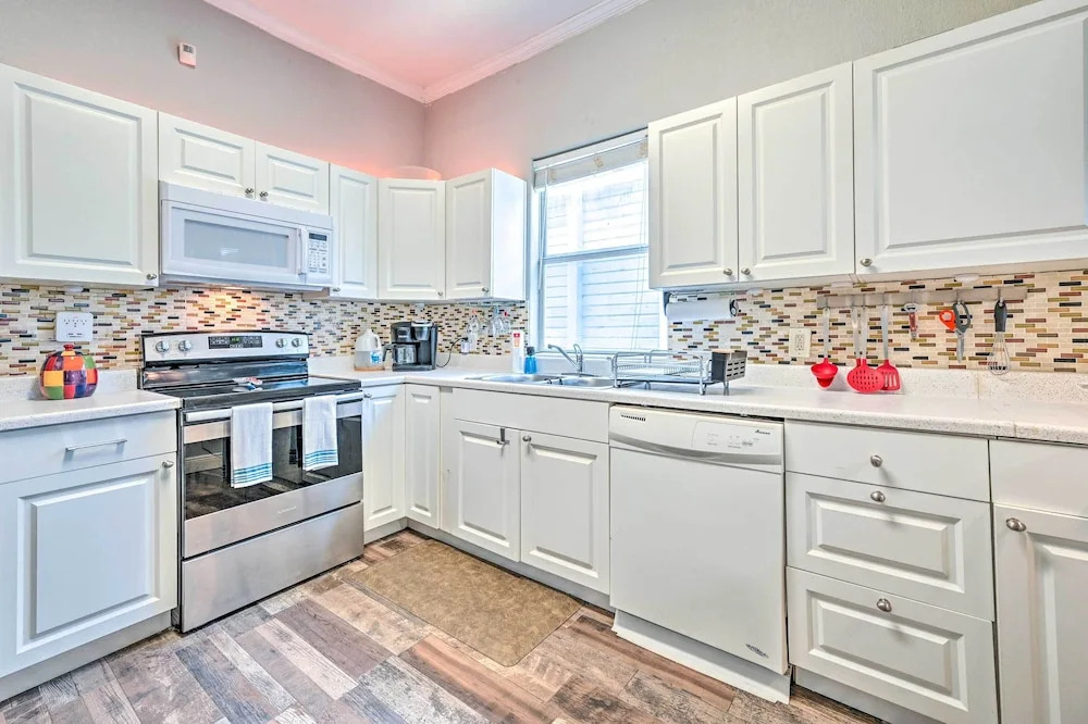 Updated Ybor City Duplex ~ 1/2 Mi to Seventh Ave!
