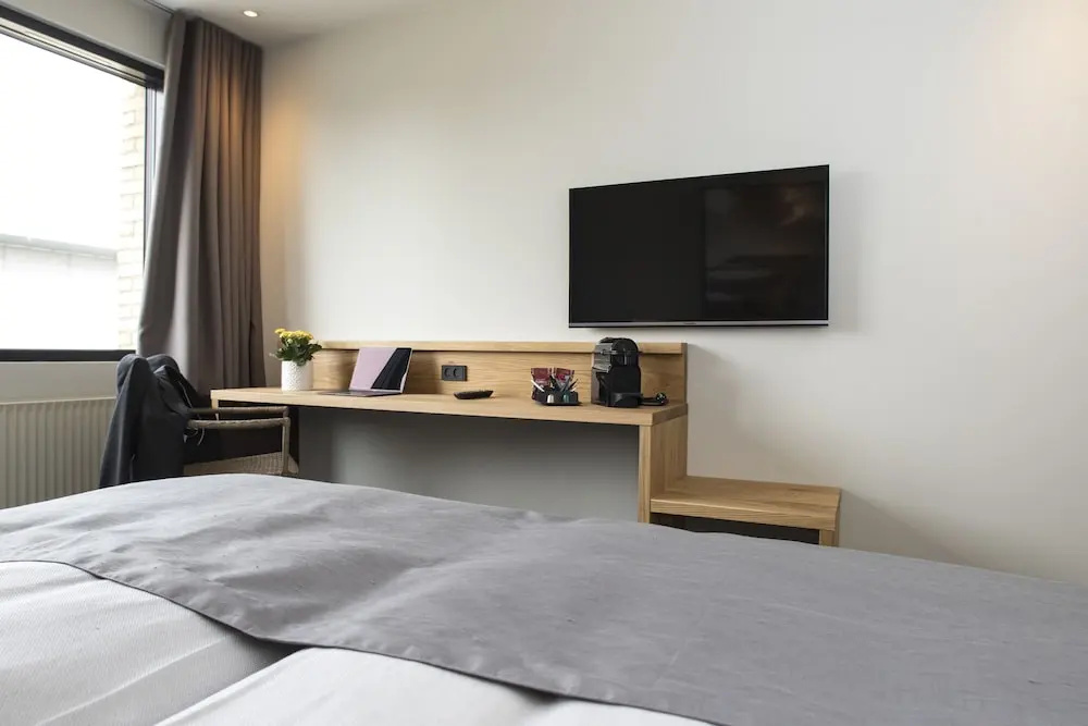Hotel 6400