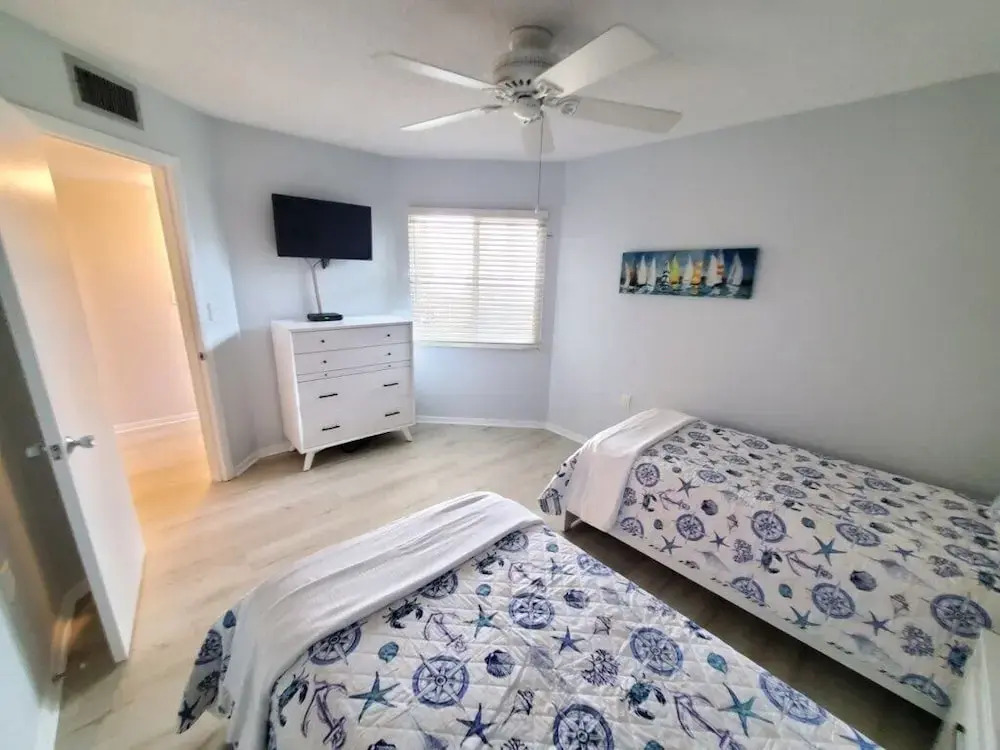 2 Bed, 2 Bath, Upgraded, Ocean & Pool View - Ocean Village Club O25