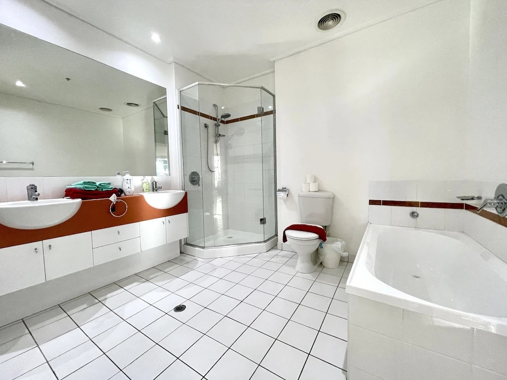 Readyset Apartments at Dockside