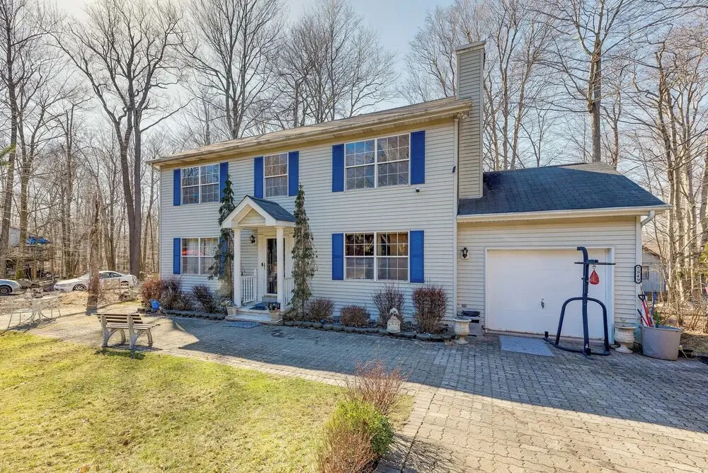 Tobyhanna Home w/ Fire Pit: 1 Mi to Lake Carobeth!