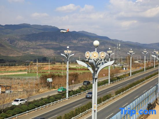 Half Moon Bay Inn (Lijiang Sanyi International Airport Store)