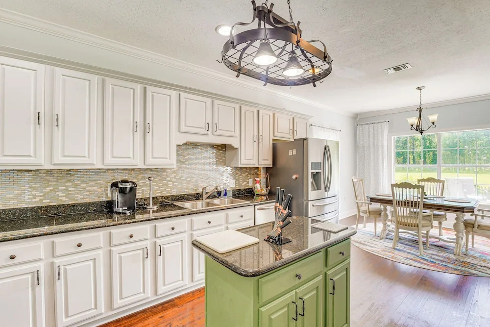 Spacious Long Beach Vacation Home w/ Patio & Grill