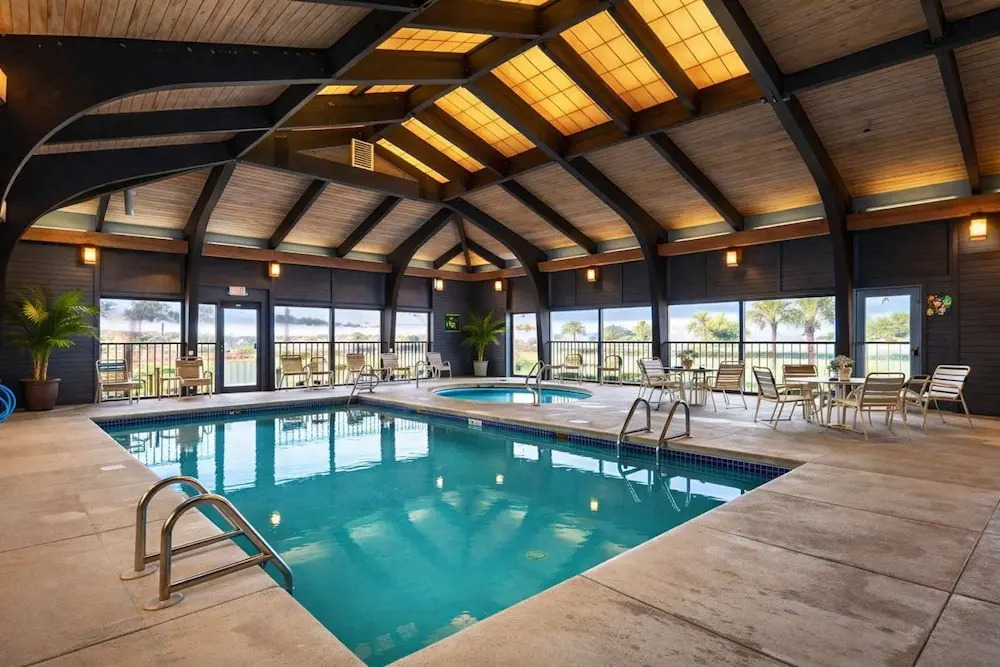 Windward Pointe 305 3rd Floor Beachfront Pool