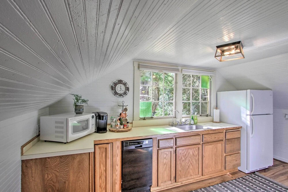 Owls Nest Studio w/ Hot Tub: Hike Nearby!