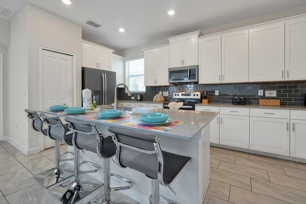 5 Bed In Champions Gate, Modern Decor, Kid Themed Rooms, Game Room, Gated Resort! 5 Bedroom Home by RedAwning