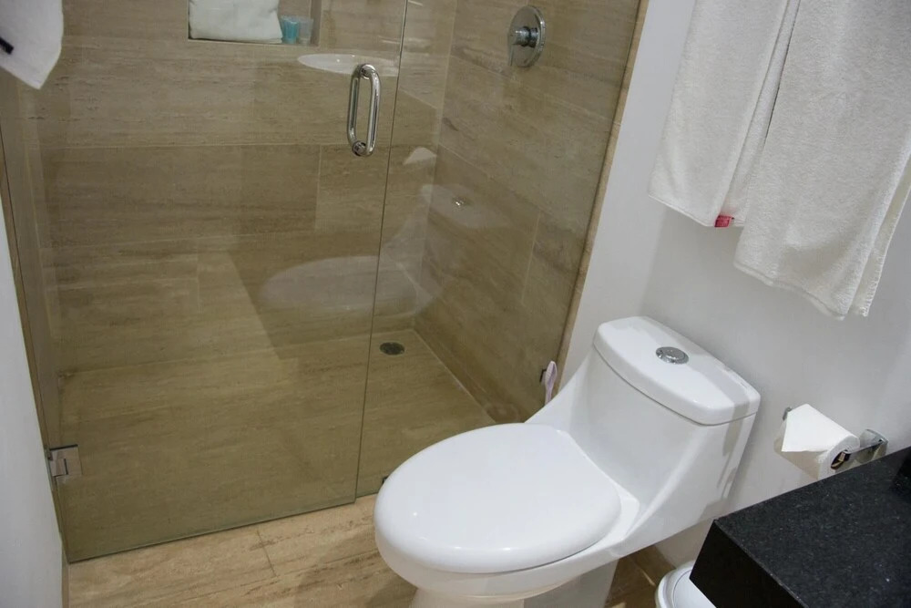 Fantastic Condo Perfect for Relaxation Yoga Massage Room in Building Rooftop Pool Sunbeds