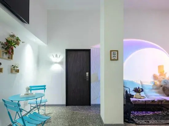 Sanya Miyue·Light Luxury Surfing Seaview Guesthouse (Wuzhizhou Island Houhai Store)