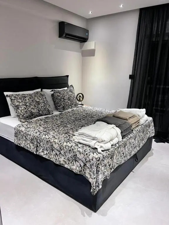 Lagonisi Luxury Apartment by the sea