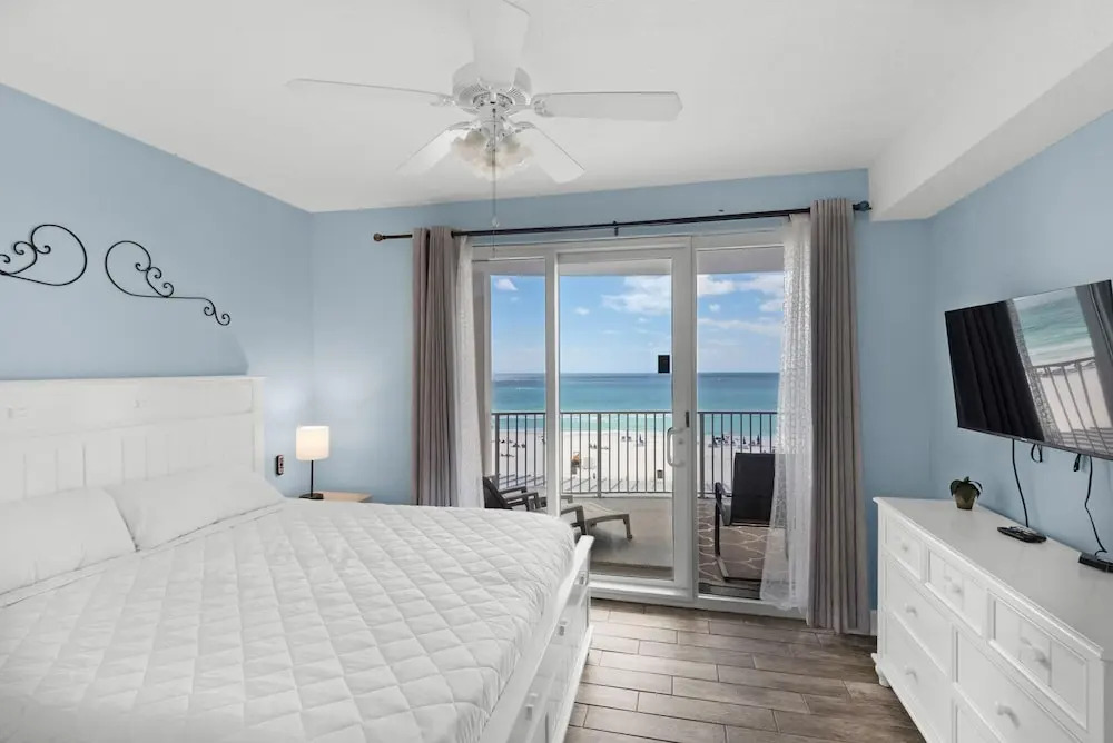 Twin Palms 402