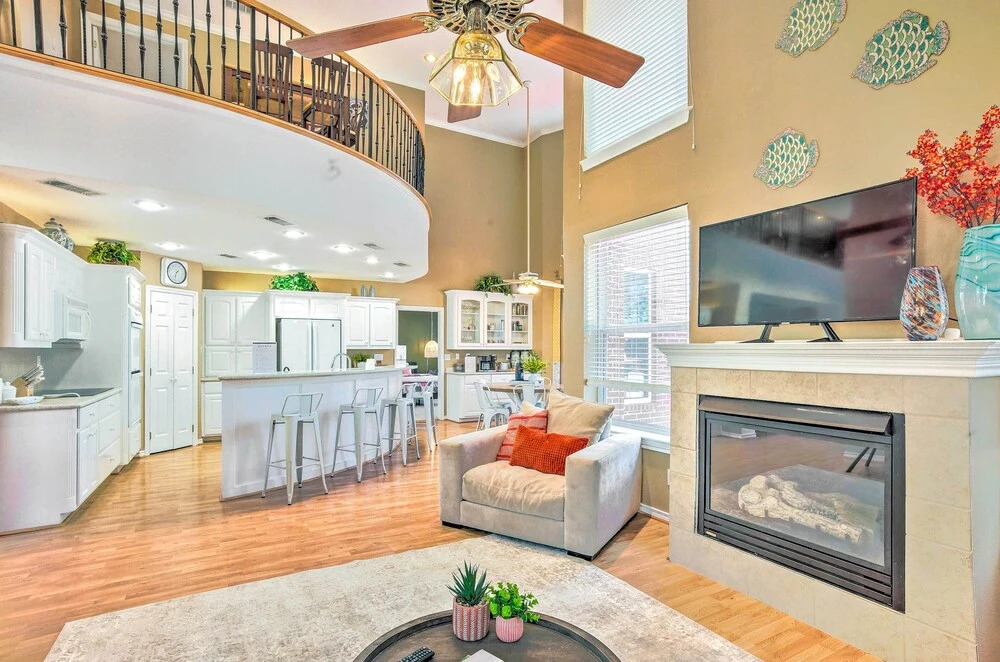 Beautiful Montgomery Home w/ Lakefront Deck!