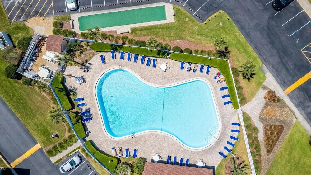 Life's A Beach~oceanfront 2 Bedroom Condo by RedAwning