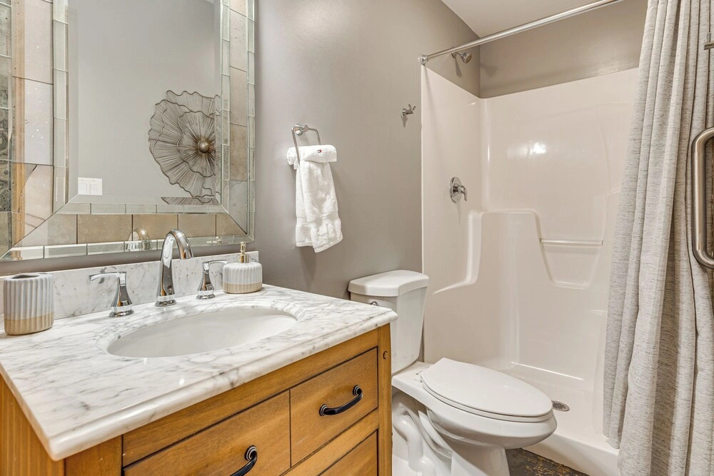 Private Hot Tub, Steps to Main St: Saluda Retreat