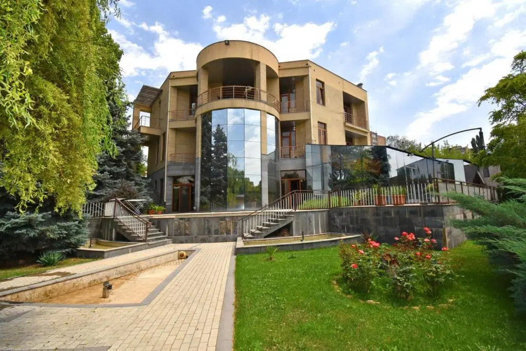 Kocharyan Street, 5 bedrooms Luxury, Unique House MS555