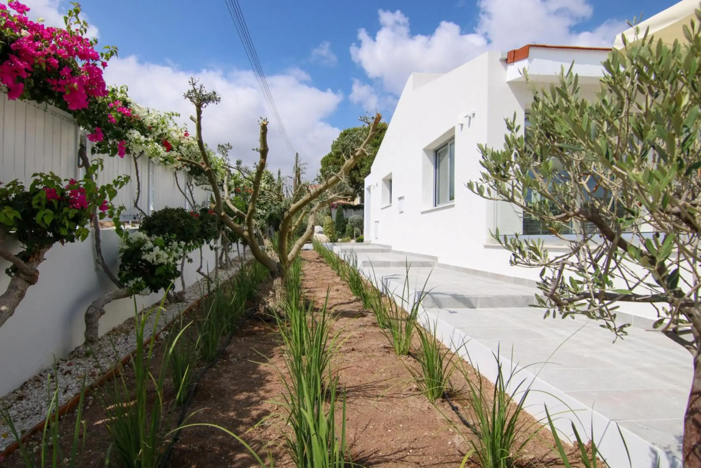 Phaedrus Living: Luxury Villa Ellison