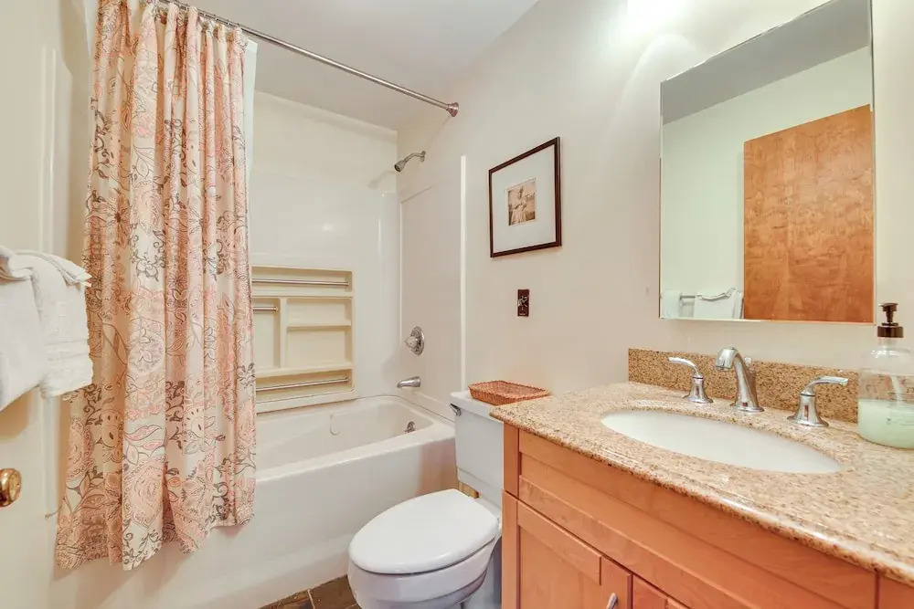 1 Mi to Killington Resort: Townhome w/ Dry Sauna!