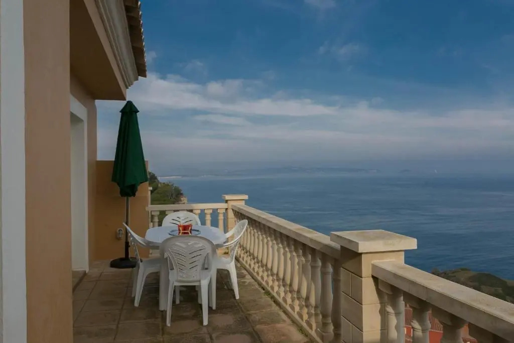3 bedroom apartment in Aiguafreda, Begur. Sea views and Terrace (Ref:H26)