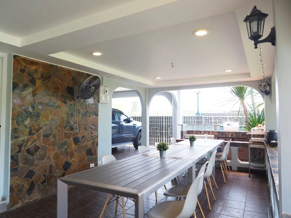 Lets Chill Pool Villa Najomtien Sattahip
