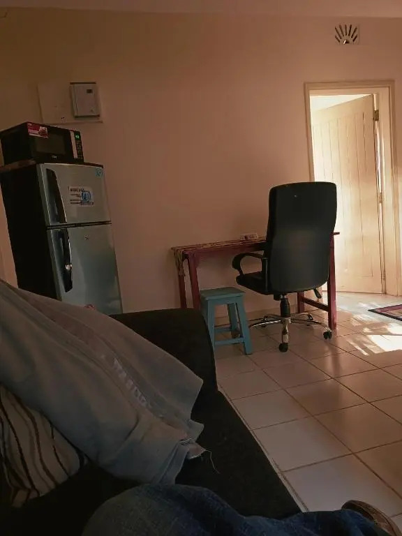 Harry's BnB 1 Bedroom Guesthouse