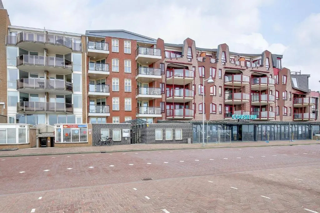 DE TRINTEL op 1e verdieping met ruim terras en zeezicht