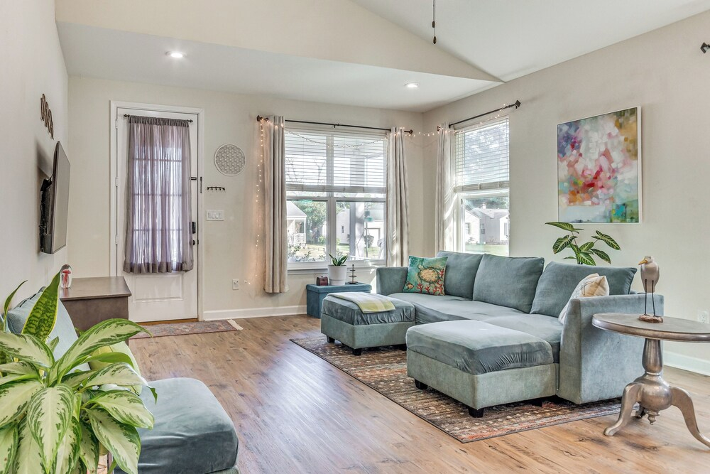 < 2 Mi to Dtwn! Quiet Family Home in Pensacola