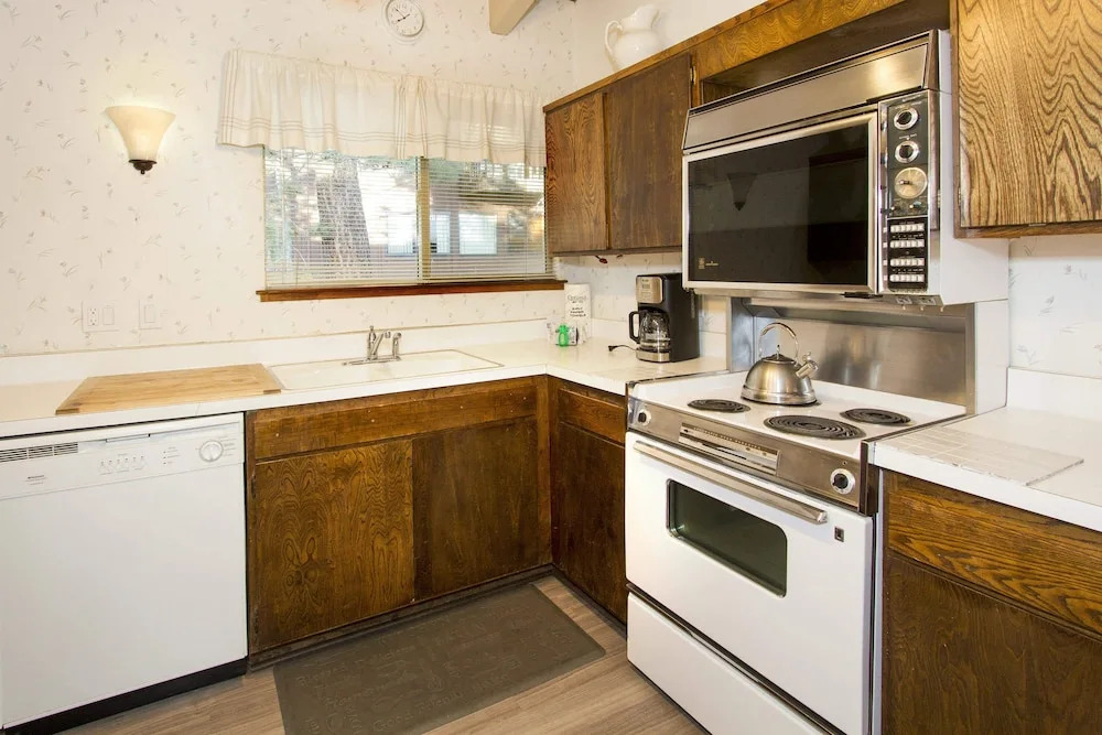 Mammoth Estates - 4 Seasons of Beauty w/ Amenities!