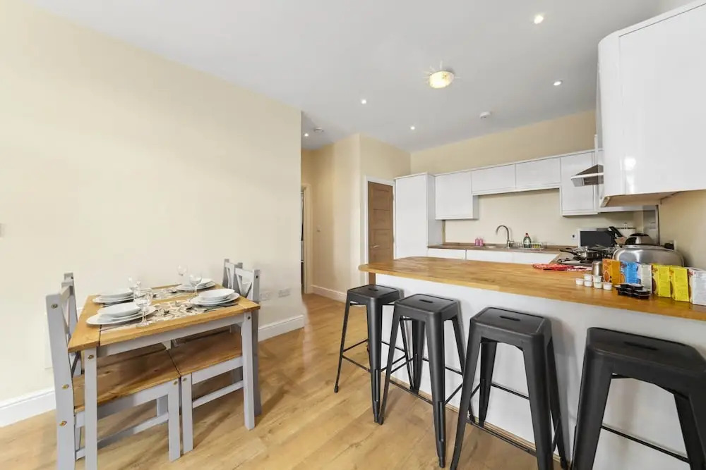 Luxury 2 Bedroom Apartments with Parking