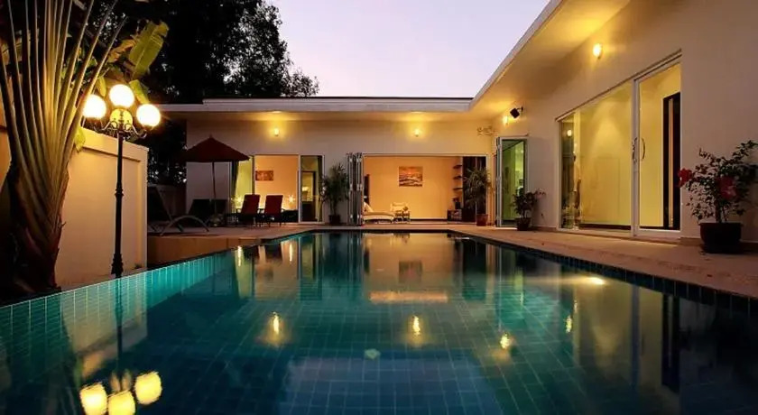 BYG Private Pool Villa @ Phuket Town