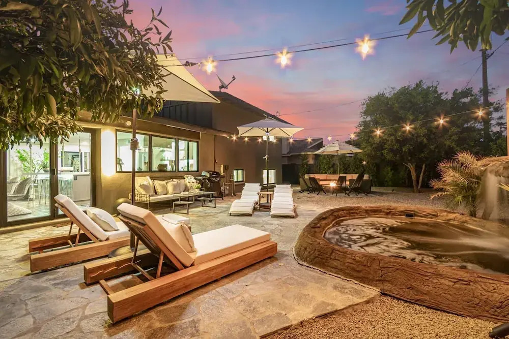 Solanova Designer Oasis With Cocktail Pool Theater