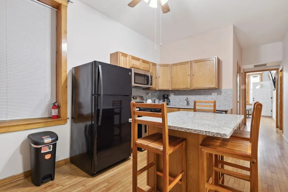 Chic Chicago Retreat 2 Bedroom Home by RedAwning