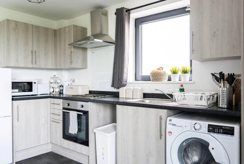 Livestay - One Bed Apt, Free Parking, Sleeps 4