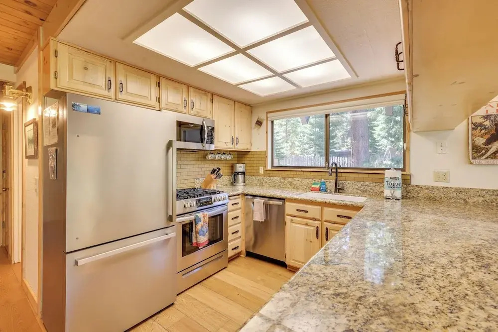 2 Mi to Skylandia Beach: Tahoe City Home w/ Deck