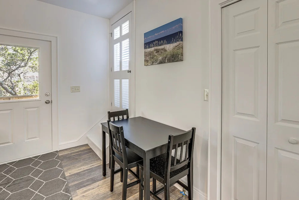 < 1 Mi to Ocean! OBX Condo w/ Decks, Pets Welcome