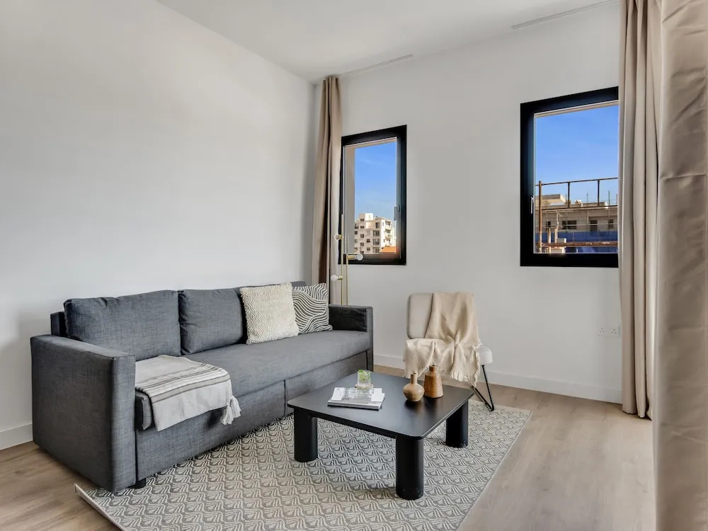 Sanders Crystal 2 - Humble 1-bdr Apt With Shared Rooftop