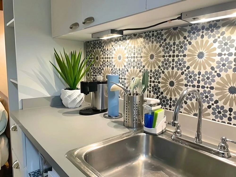 Cute 1940 Boutique Studio Condo by RedAwning