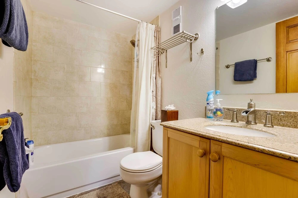 Silverthorne Condo W/pool Access - Shuttle to Town