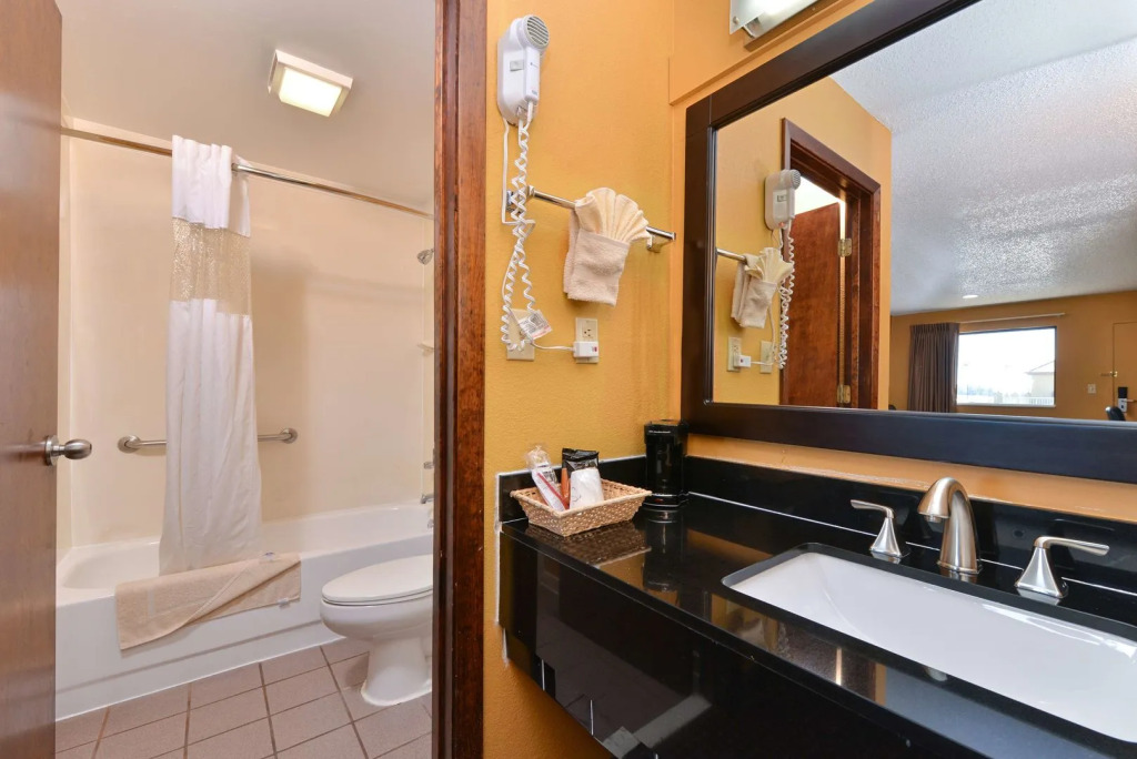 Days Inn & Suites by Wyndham Byram