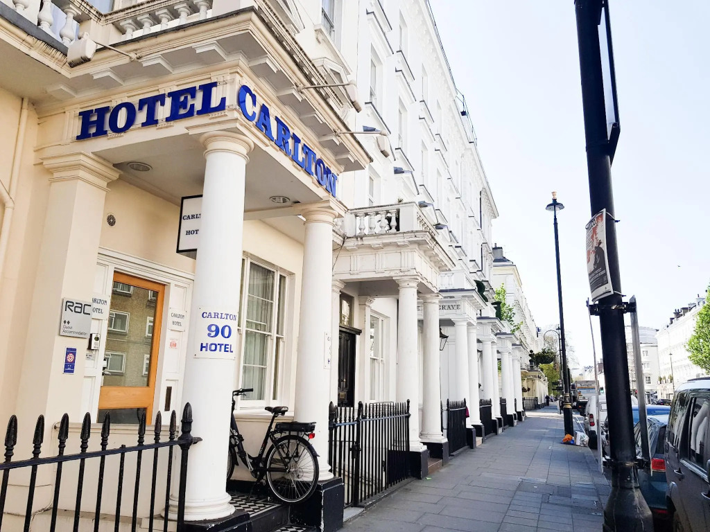 Carlton Hotel