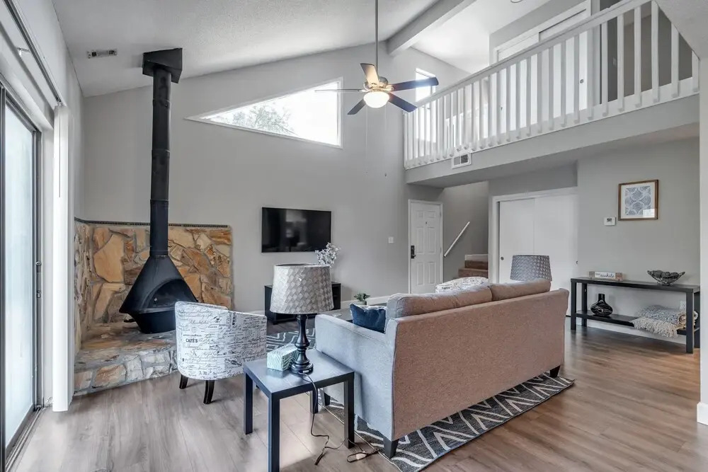 Eagles Nest 2 Bedroom Townhouse by Redawning