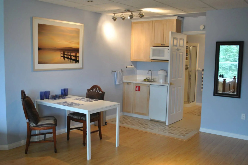 Madeira Park Oceanview Suites