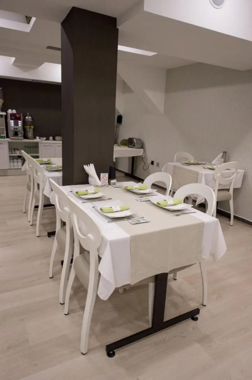 Garni Hotel Zen free parking
