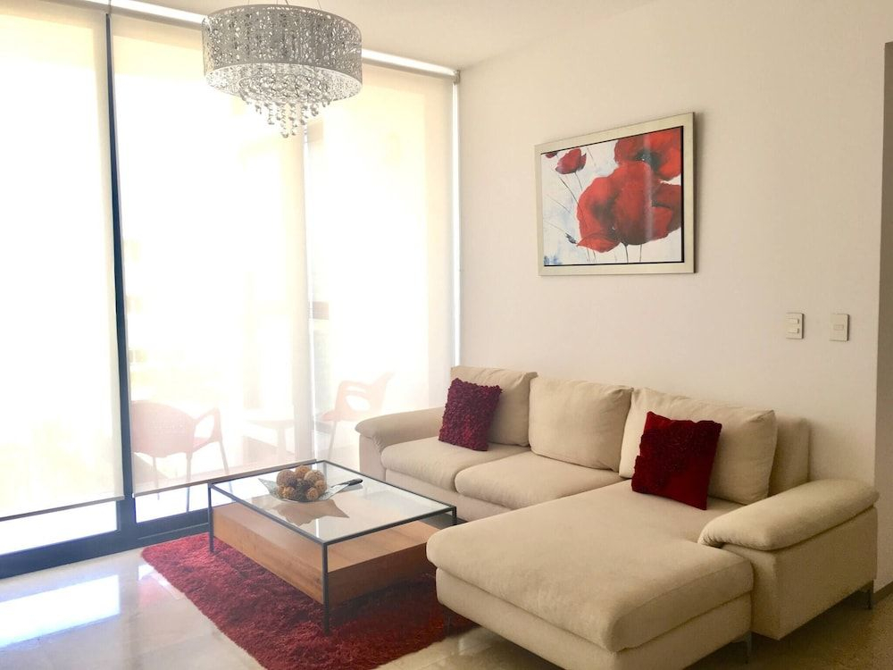 Close To Mamitas Beach, 2 Br for up to 5 sleeps and Rooftop Pool!