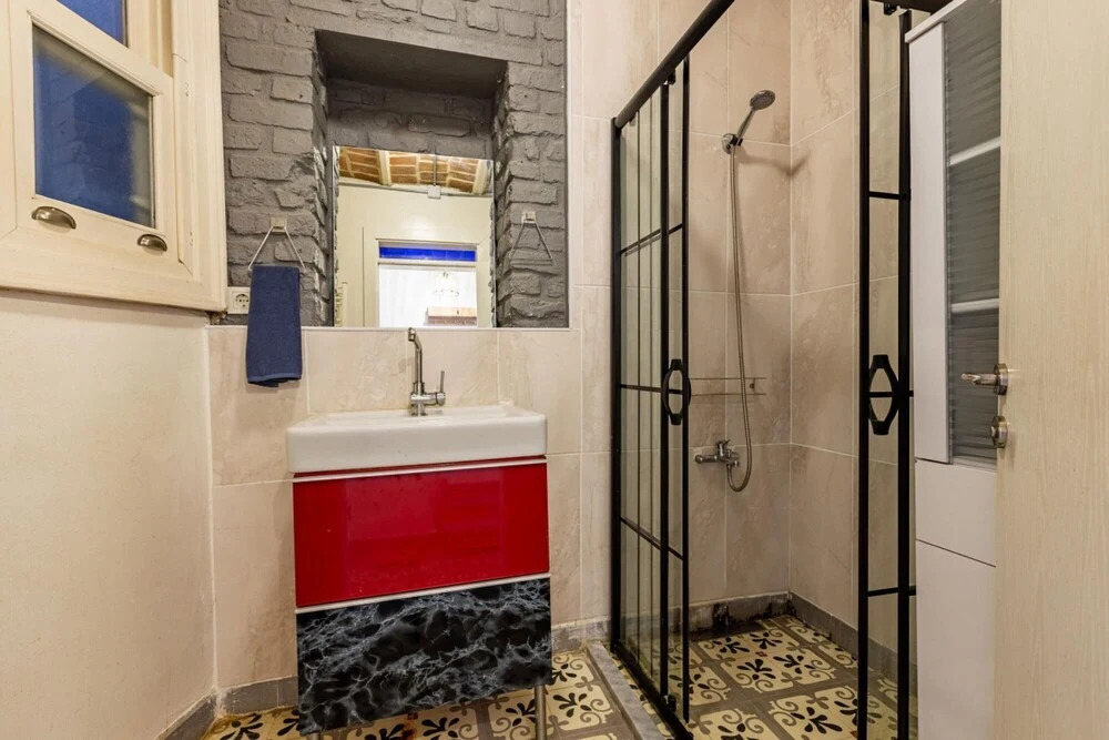 Nostalgic Flat Near Galata Tower in Beyoglu