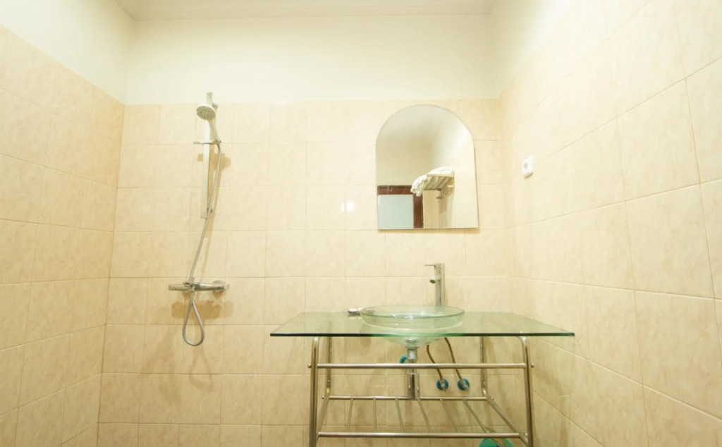 OYO 3950 The Ratna Hotel