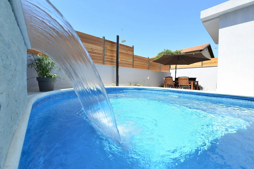 Villa PopandRock Sleeps 5 with Parking