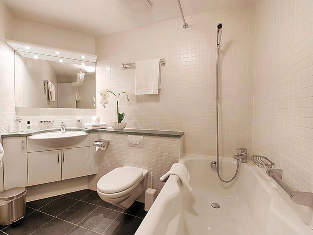 Suite Modern 33610