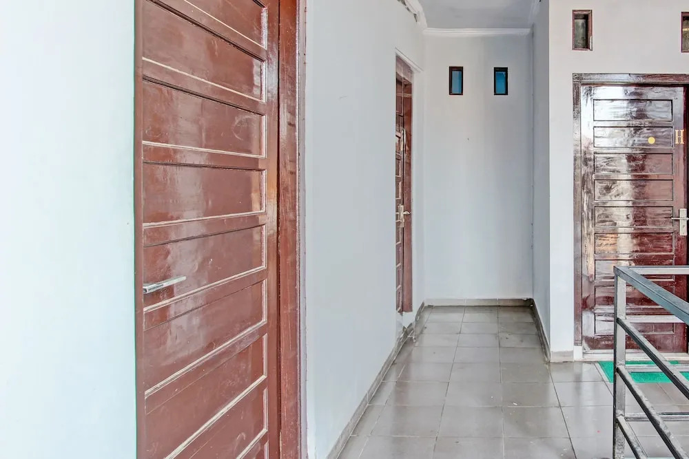 OYO 93209 Guest House Cemara 3