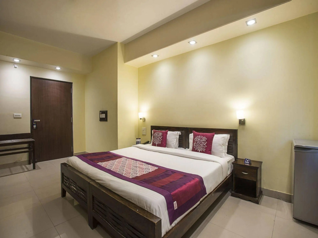 OYO 2048 Hotel Le Grand